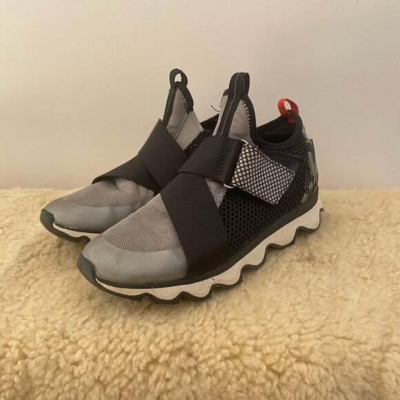 Women's Sorel Kinetic Sneaker Women's 7 Black Gray Sporty Athletic Athleisure - Picture 2 of 10